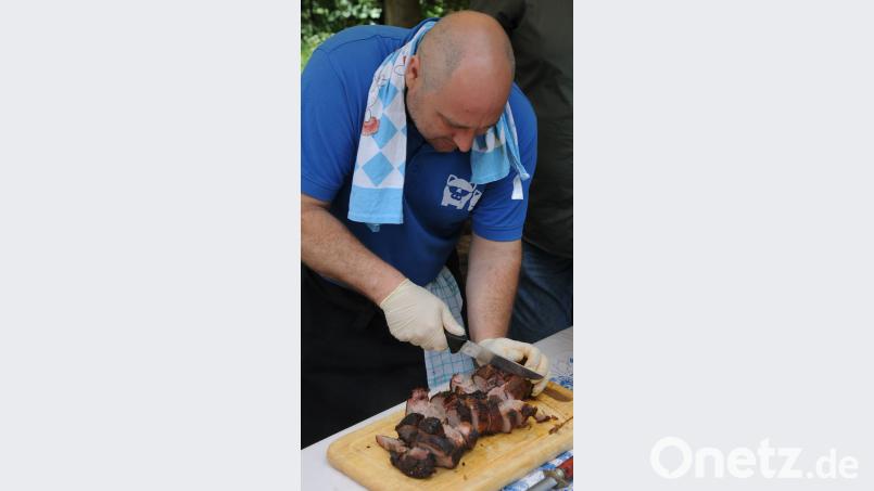 Tags zuvor liefen die drei Wildschweine noch durch den Wald, beim Jägertag brutzelten sie auf dem Grill. GF, Autor [GF] (<a href=