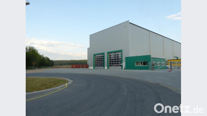 Die Schwandner Logistik- und Transport GmbH  will erweitern. Neben der bestehenden Schwerlasthalle entsteht links  ein weiterer Komplex. Völkl