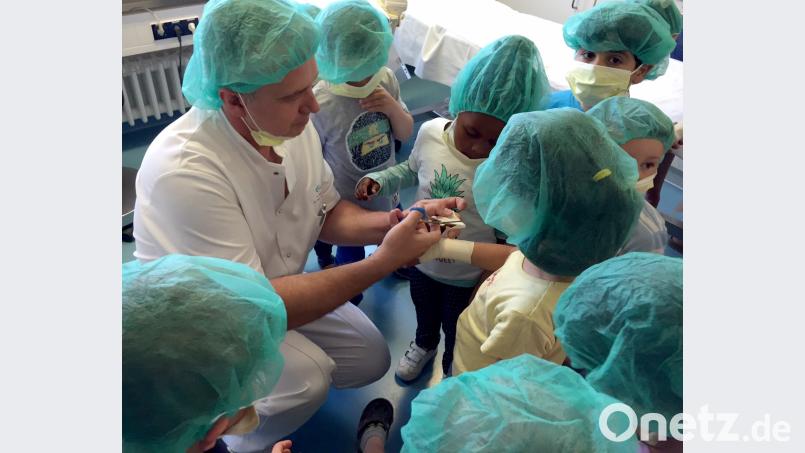 Sehr gefragt waren die täuschend echt aussehenden Verbände an der Hand. exb