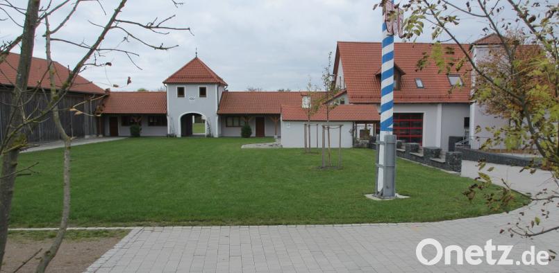 Die Dorferneuerung im Ortsteil Wölsendorf  der Gemeinde Schwarzach  ist abgeschlossen. Der gelungene Dorfplatz  konnte mit viel Eigenleistung, staatlichen Zuschüssen und finanzieller Unterstützung der Kommune verwirklicht werden. ohr