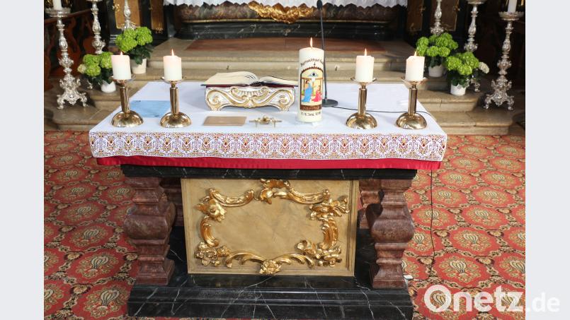 Die Pilgerkerze auf dem Altar. rpp