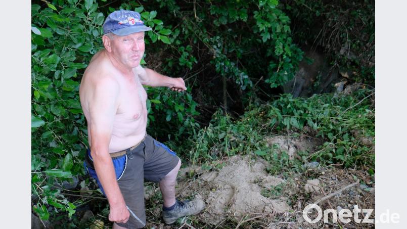 Der beim Fronleichnam-Unwetter hauptleidtragende Josef Stopfer sprach sich vor Ort für eine Reduzierung des Regenwasserabflusses aus und plädierte für ein Staubecken südlich der Staatsstraße in Richtung Truppenübungsplatz.  Rückstaufläche sei genügend vorhanden, bemerkte Stopfer. do