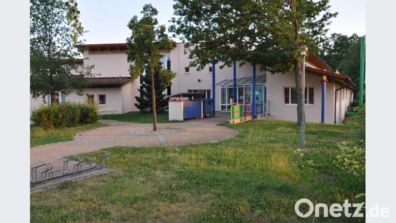 Derzeit verfügt der Kindergarten „Lebendiges Lernen“ über mit 53 Kindergarten- und 13 Krippenplätze. Erweiterungsmöglichkeiten, um den künftigen Bedarf an Betreuungsplätzen zu decken, sind hier vorhanden, allerdings müsste dafür Grund erworben werden. ak