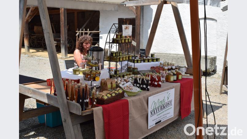 Neben vielen Köstlichkeiten gibt es in "Monis Naturkostladen" sogar veganen Honig. bnr