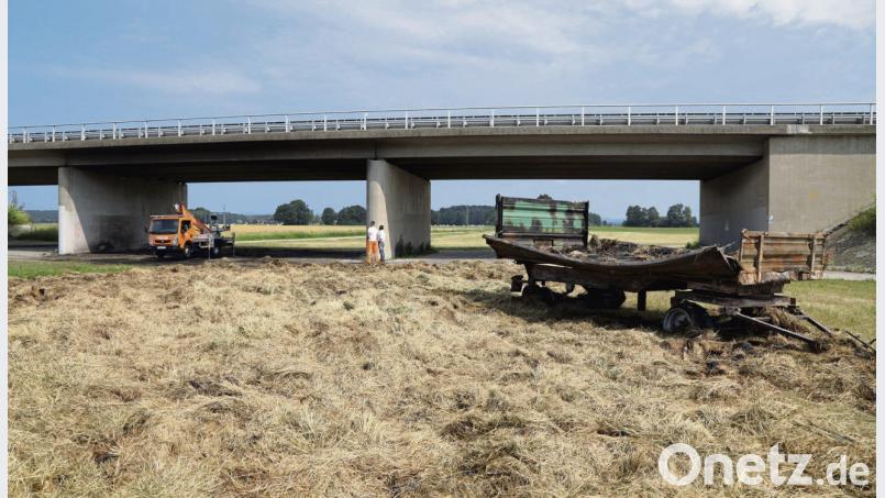 Der Tag nach dem Brand. Die Brücke der B85 bleibt bis auf weiteres gesperrt. Gerhard Götz