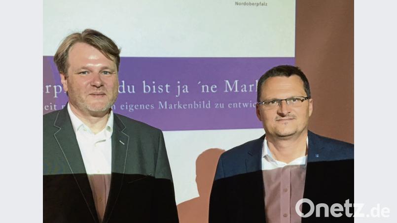 „Wo Bayern mehr wert ist“: Unter dem griffigen Motto wollen Präsident Anton Braun und 2. Vizepräsident Christian Fröhlich (von links) für einen modernen Außenauftritt der Region sorgen. Clemens Fütterer