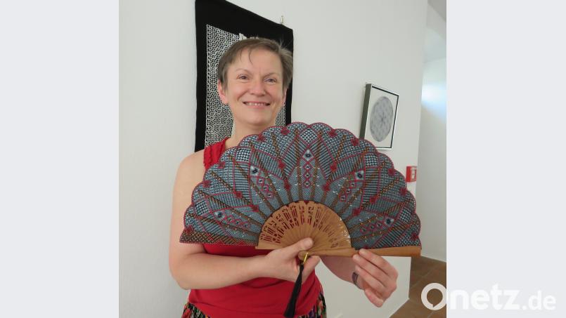 Ein Meisterwerk: Für diesen filigranen Fächer hat Sabine Heibl 100 Paar Klöppel eingesetzt. ubb