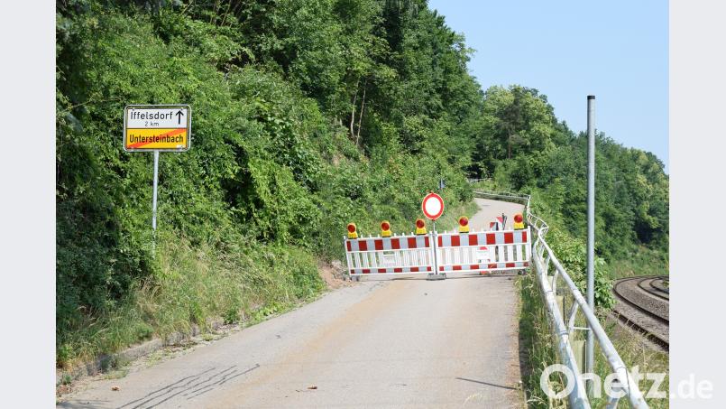 Gesperrt ist derzeit der Kellerweg. Nun hat sich eine Firma gefunden, welche die Wand zur Bahnlinie hin stabilisieren wird. bnr