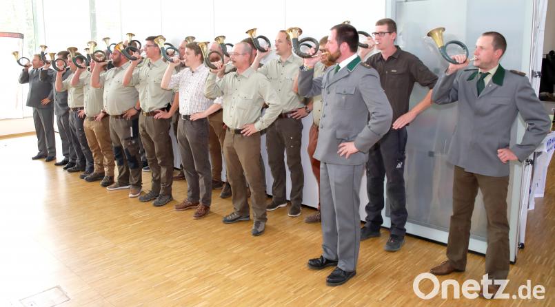 Die Jagdbläser des Verbandes eröffnen die Mitgliederversammlung und blasen das letzte Hallali beim Totengedenken. njn