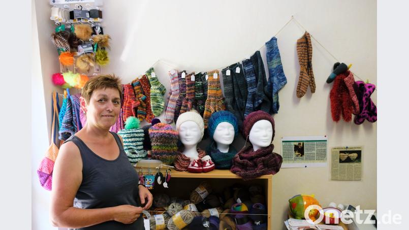 Alles ist vorbereitet, wenn zum Tag der Handarbeit der Strickkreis Süßenweiher für einen guten Zweck zu Nadel und Wolle greift. Ingrid Meyer (Bild) verspricht  einen kreativen Nachmittag in angenehmer Atmosphäre. do