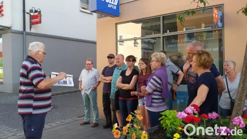 Mit Ehrenmitglied Erwin Kraus unternahmen die GSG&#039;ler einen Stadtspaziergang. KSA