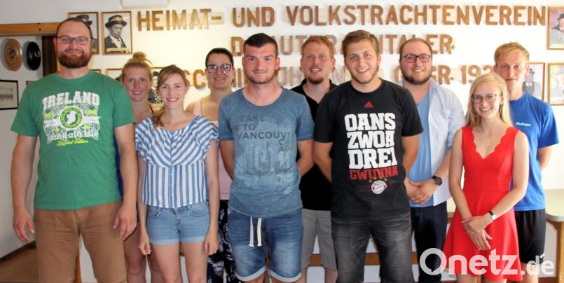 Der Vorstand der Kirwagemeinschaft mit ihrem Vorsitzendem Armin Lamecker (Fünfter von links). bjo