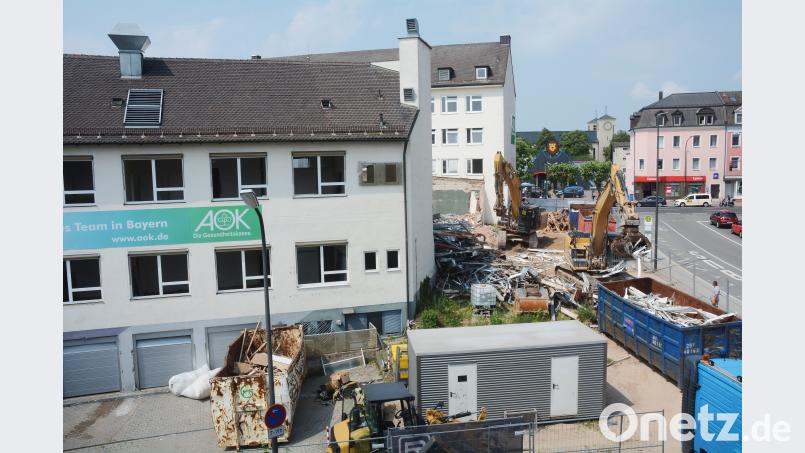 Die Bagger stehen seit Montag beim AOK-Gebäude. Schönberger, Gabi