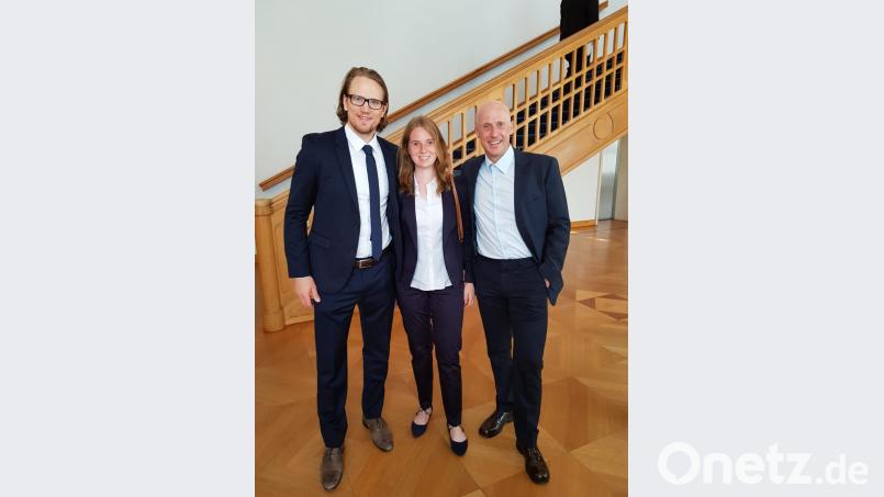 Drei mit Lorbeer: (von links) Christian Ehrhoff, Clara Klug und Martin Härtl. exb