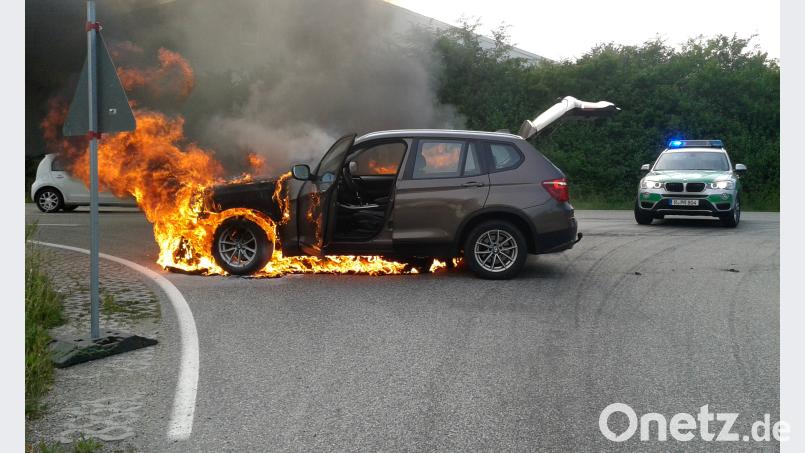 In Neutraubling brannte ein BMW X3. Wenige Stunden zuvor war der Wagen noch beim TÜV und hatte die Abnahme ohne Probleme bestanden. Auer, Alexander