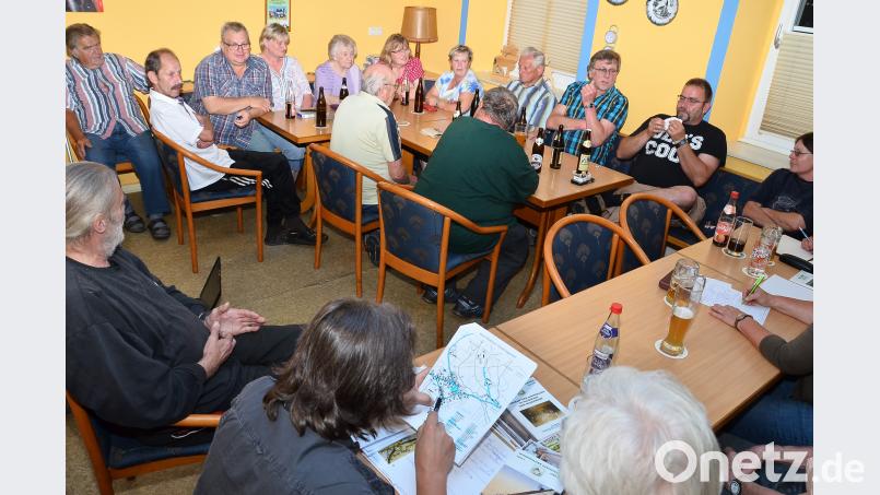 Die Hagendorfer haben beim Heimatabend im ehemaligen Schulhaus einiges zu berichten. fjo