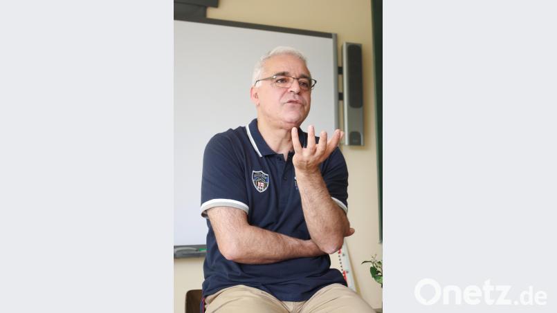 Fakten über den Isslam will der als Sohn türkischer Eltern in Deutschland geborene Nefvel Cumart Schülern nahe bringen. müb