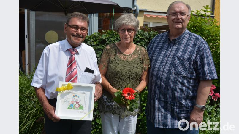 Goldene Hochzeit feierten am Freitag Gabriele und Wolfgang Dettendorfer. Zweiter Bürgermeister Karl Busch (links) gratulierte für die Stadt Waldershof. jr