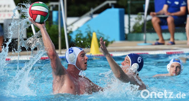 Thomas Kick sucht den freien Mann: Die Wasserballer des SV Weiden müssen zwei Auswärtsaufgaben in Pforzheim und Bietigheim ohne Patzer lösen. G. Büttner