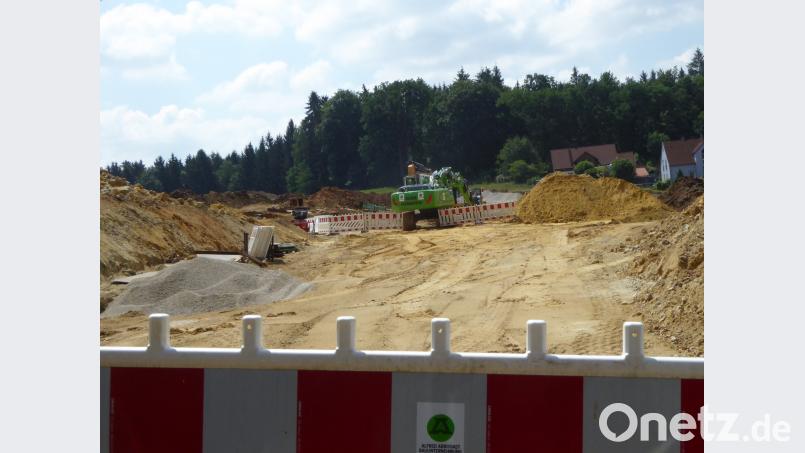 Im Baugebiet Kempfenhof-Ost wird schon fleißig erschlossen. Ab Herbst entstehen hier die ersten Häuser. Bild: Gebhardt