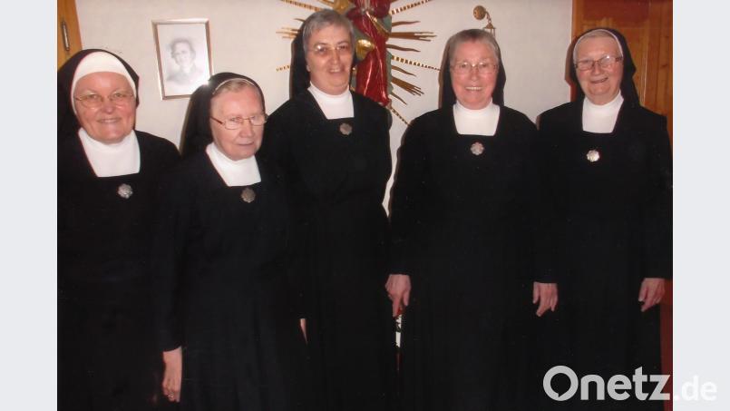 Die Mallersdorfer Schwestern (von links) Adelgund, Loreta, Simona, Clarena und Helmtraud verlassen Ende des Monats Tirschenreuth.. exb