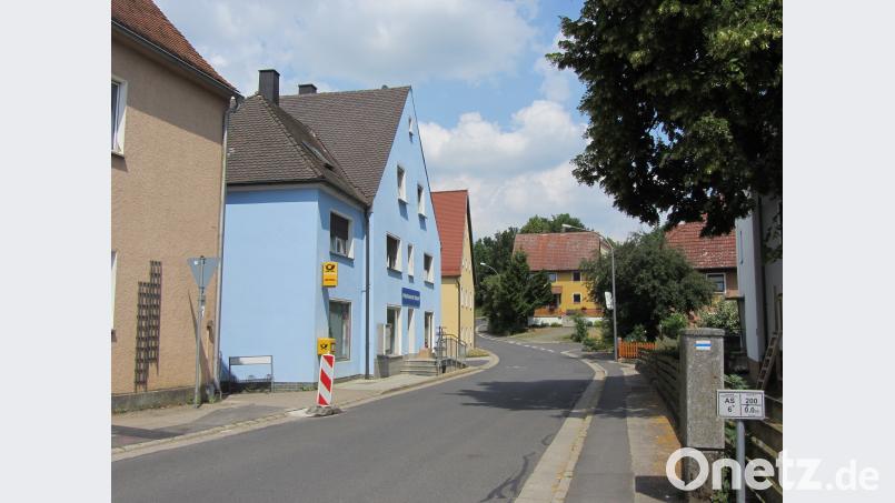 Um die chronischen Staus und Behinderungen zu vermeiden, darf künftig nicht mehr auf der Frischemarkt-Seite geparkt werden. aks