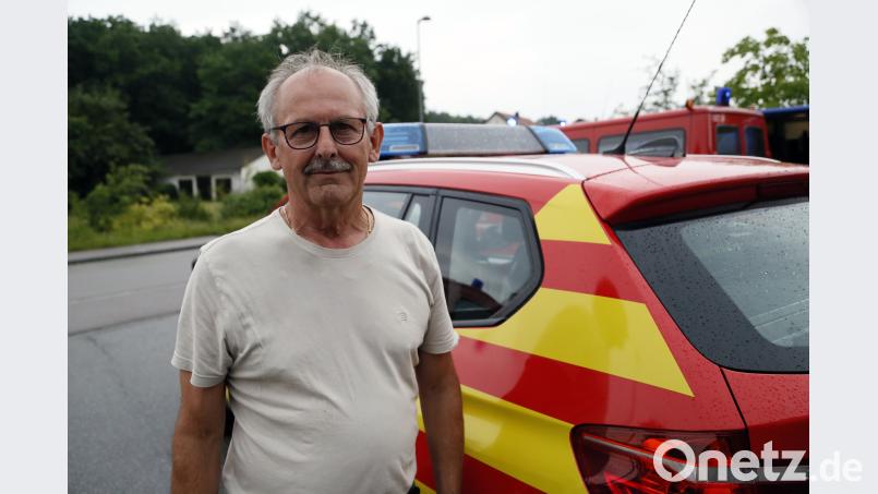 Bürgermeister Harald Bemmerl übernahm am Feuerwehrhaus die Pressearbeit, drehte auch Runden durchs Dorf. Wie hoch die Schäden sind, sei noch nicht abzuschätzen, sagte er am Samstag. Hösamer