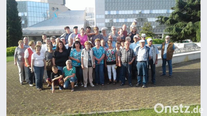 Die Urlauber vor ihrem Hotel in Novigrad. sip