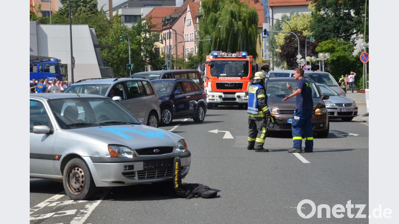 Eine Rettungsgasse wird gebildet. uz