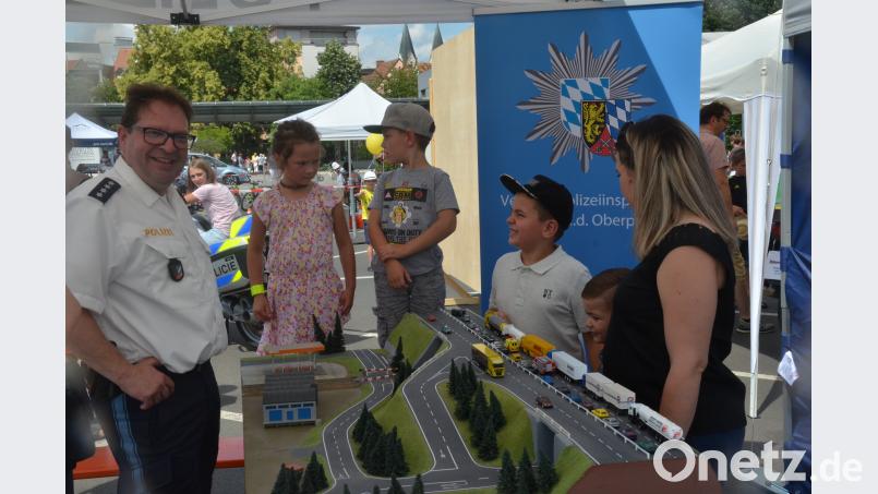Schon die Kinder sollten lernen, wie man eine Rettungsgasse bildet. uz