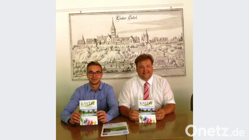 Simon Neger von der Gemeinde und Bügermeister Stefan Braun haben das Kastler Ferienprogramm vorgestellt. jp