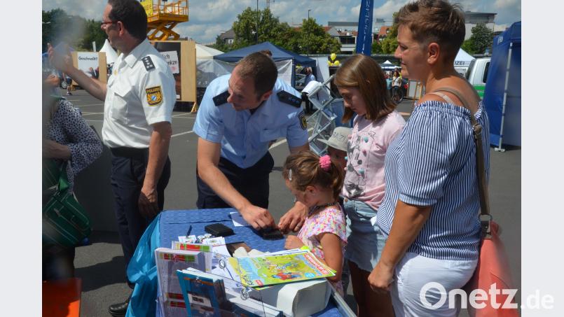 Erst Fingerabdruck dann Kinderpolizeiausweis. uz