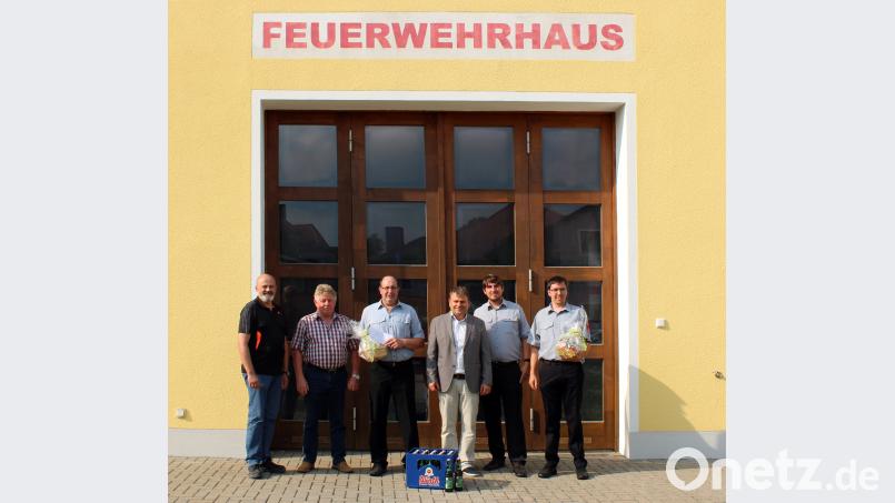 Alle drei Bürgermeister danken der Feuerwehr Dietersdorf für ihren Einsatz. exb