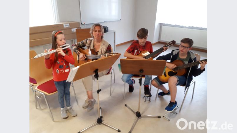 Gitarre und Querflöte harmonieren gut zusammen. Frischholz