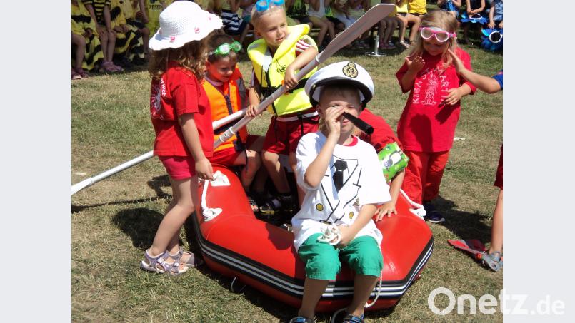Voller Begeisterung sangen die Kinder  „Er hat ein knallrotes Gummiboot.“ ksi
