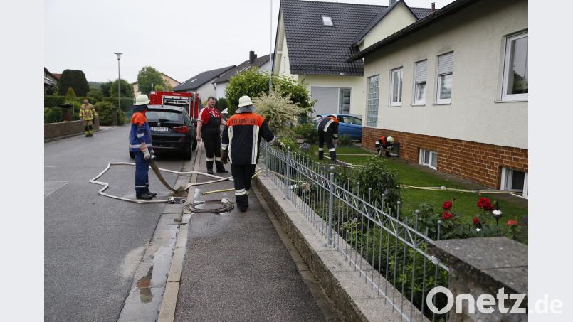 Viele Keller liefen voll. Die Feuerwehr war im ganzen Dorf gefragt. Hösamer