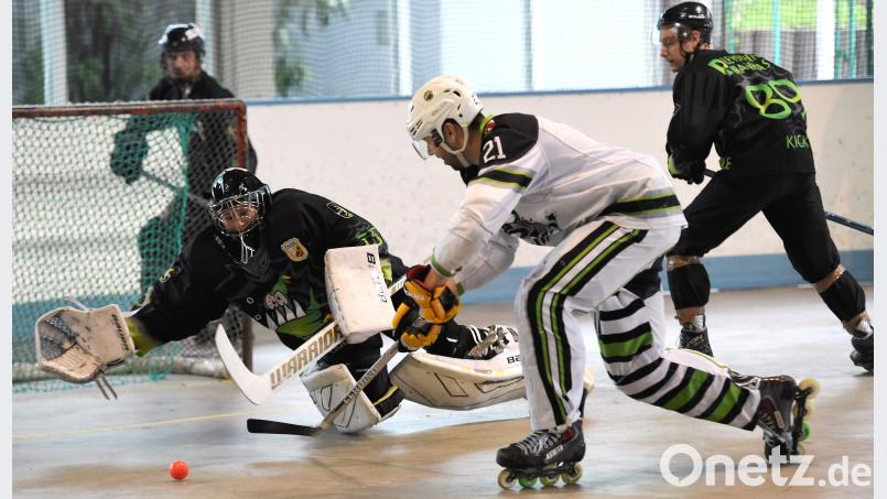 Torfrau Lena-Maria Völkl hielt hinten den Kasten sauber, vorne trafen die Mannschaftskollegen regelmäßig, so dass am Ende die Pleystein Piranhas mit 24:3 gegen die Nürnberger Knights gewannen. Büttner, Gerhard (autor_btg@zeitung.org)