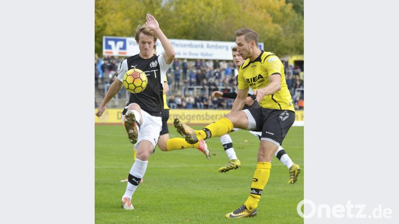 Sebastian Schulik (rechts) erzielte in der abgelaufenen  Saison in der Bayernliga Nord 15 Treffer für den FC Amberg. Ziegler