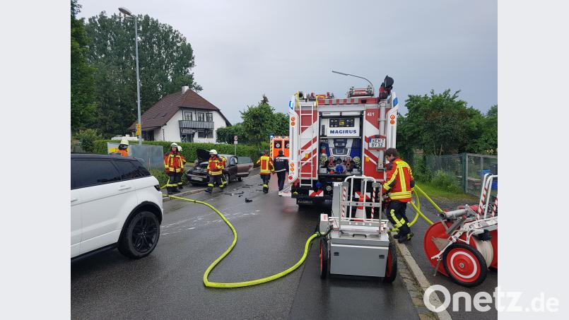 Die Fahrerin des VW Polo musste aufgrund leichterer Verletzungen mit dem Rettungswagen in ein Krankenhaus. Dennoch ging der Zusammenstoß nach ersten Erkenntnissen relativ glimpflich für die Beteiligten aus. mde