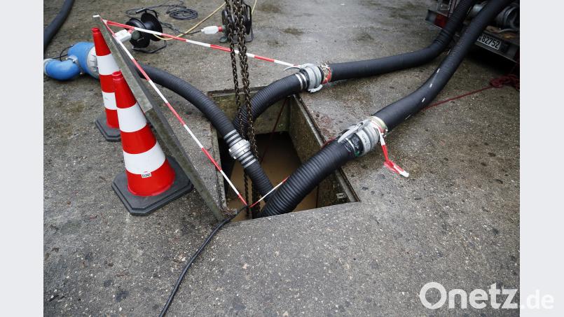 Ein Blick in den Schacht des Überlaufbeckens. Hösamer