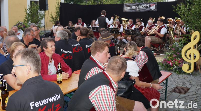 Voll besetzt war der „Plo“ bei der Serenade des Musikvereins mit der Dieterskirchner Blaskapelle anlässlich des zehnjährigen Bestehens. weu