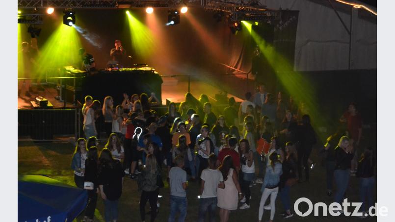 Wenn Sportler feiern, sollten die Gäste auch etwas Kondition mitbringen. Die ist bei den treibenden Beats der DJs Arnold Palmer, "So.ink" und von "Villa Varia" auch dringend nötig. mez