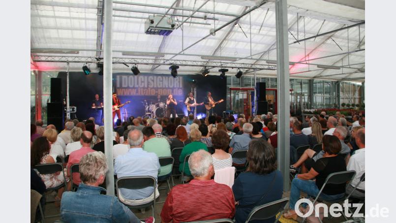 Mediterrane Ausgelassenheit auf der Bühne, gute Laune im gläsernen Konzertsaal. Rauf und runter wurden die einschlägig bekannten Songs aus dem Süden gespielt und begeistert mitgesungen. Robl, Werner