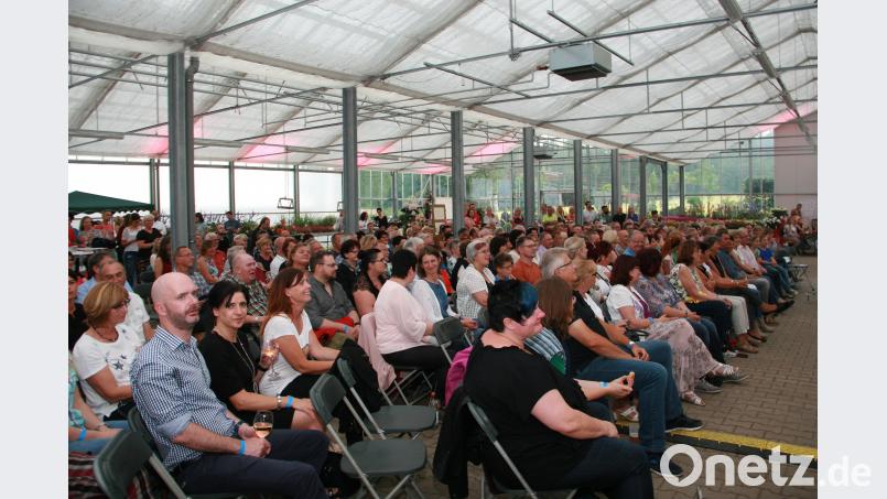 Nur wenige Takte reichten für gute Laune im Gwäxhaus, wo sich die zahlreichen Gäste in Urlaubsstimmung versetzen ließen. Robl, Werner