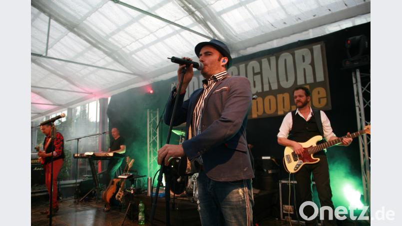 Mediterrane Ausgelassenheit auf der Bühne, gute Laune im gläsernen Konzertsaal: Rauf und runter spielte die Italo-Band „I Dolci Signori“ die einschlägig bekannten Songs aus dem Süden, die das Publikum begeistert mitgesungen hat. Robl, Werner