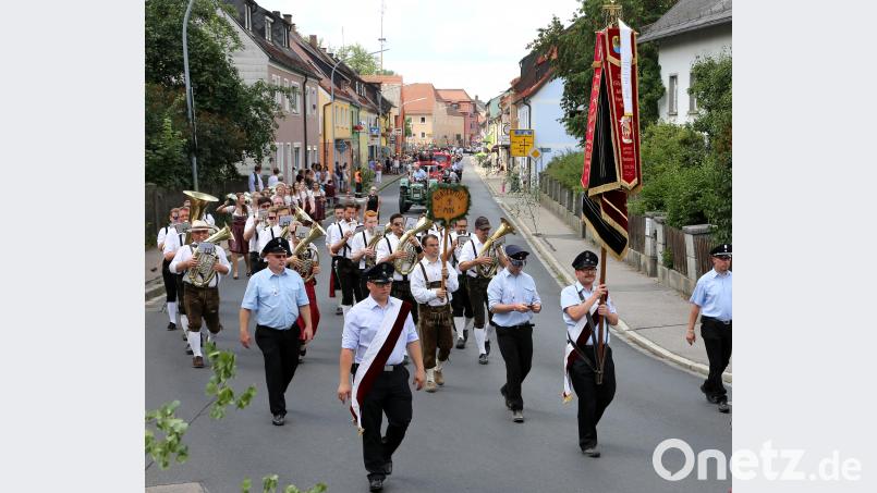 Schier endlos war der Zug durch den Markt. mef