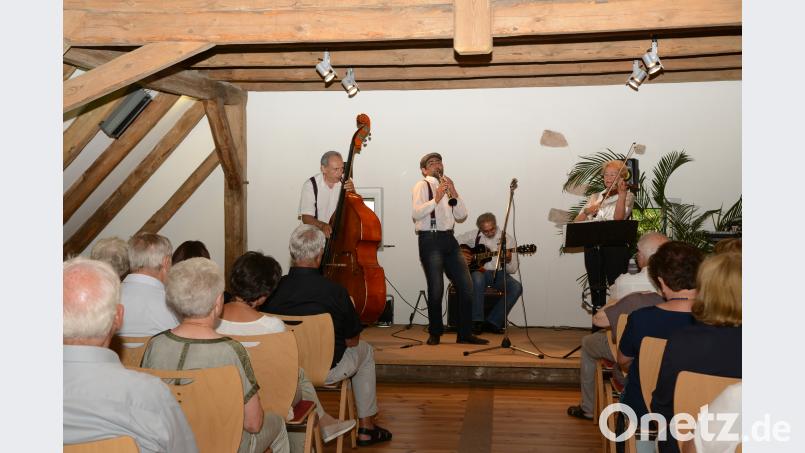 "Klezmeron" spielt im Brauhaus in Pirk auf. bey
