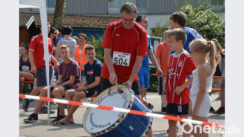 Für die Läufer darf auch getrommelt werden. ga
