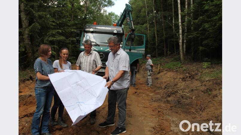 Die Verantwortlichen freuen sich über den Fortgang der Bauarbeiten. pi