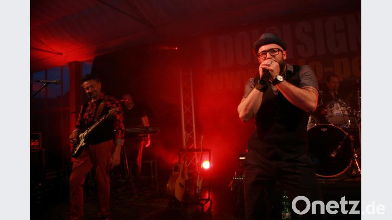 Mediterrane Ausgelassenheit auf der Bühne, gute Laune im gläsernen Konzertsaal: Rauf und runter spielte die Italo-Band „I Dolci Signori“ die einschlägig bekannten Songs aus dem Süden, die das Publikum begeistert mitgesungen hat. Robl, Werner